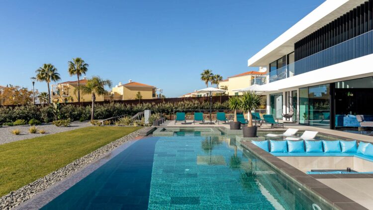 Hollywood Mansion Algarve Luxus Ferienhaus Portugal Detail Pool