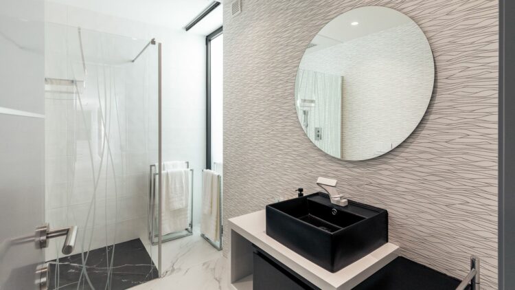 Hollywood Mansion Algarve Traumhaftes Ferienhaus Portugal Badezimmer Mit Begehbarer Dusche