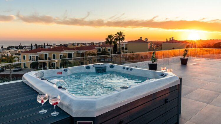 Hollywood Mansion Algarve Traumhaftes Ferienhaus Portugal Whirlpool Auf Der Dachterrasse