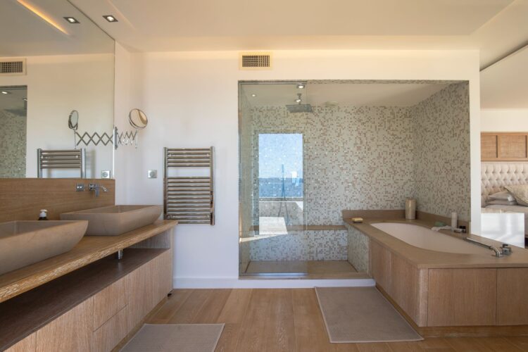 La Colline Blanche Luxus Ferienhaus Cote D Azur Mieten Badewanne