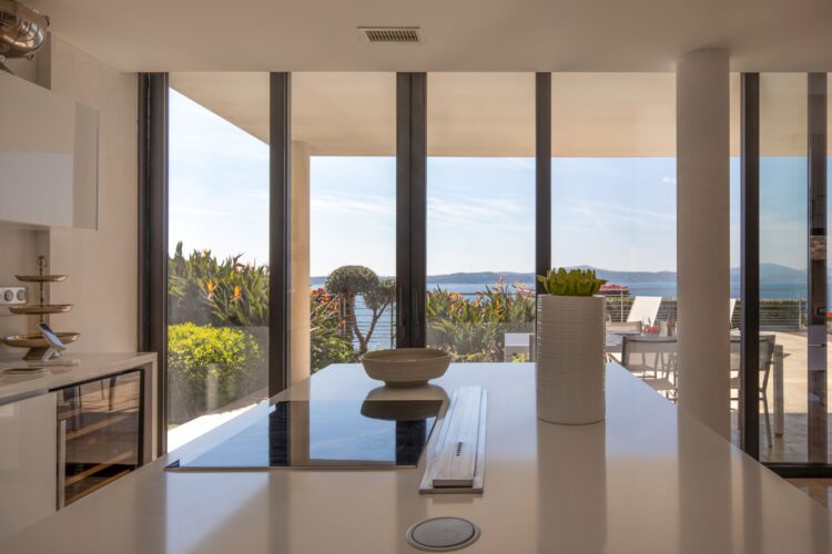 La Colline Blanche Luxus Ferienhaus Cote D Azur Mieten Küche