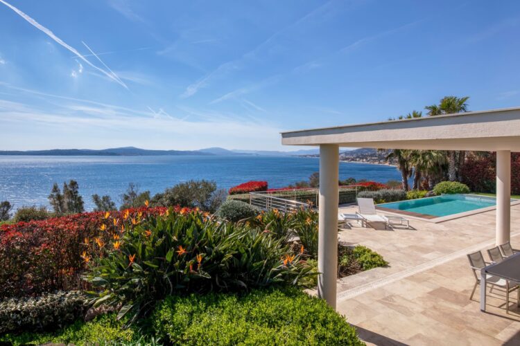 La Colline Blanche Luxus Ferienhaus Cote D Azur Mieten Lage