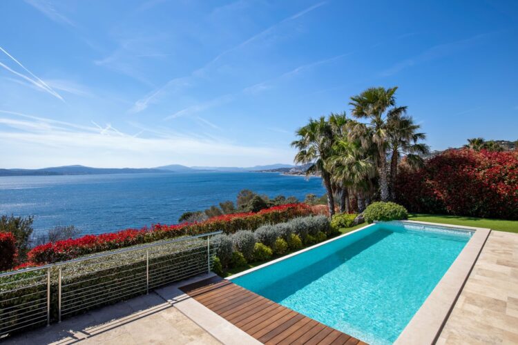 La Colline Blanche Luxus Ferienhaus Cote D Azur Mieten Poolarea