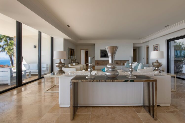 La Colline Blanche Luxus Ferienhaus Cote D Azur Mieten Wohnzimmer