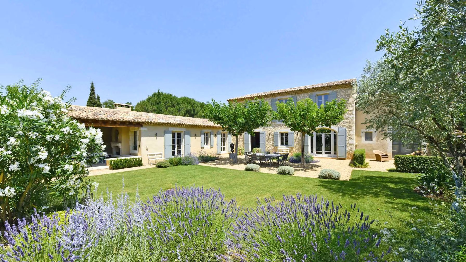 Le Beaux Jardin Luxus Ferienvilla Provence Mieten Rasen