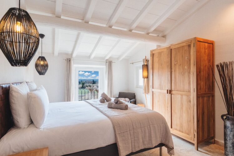 Le Mas Maussane Luxus Ferienhaus Provence Mieten Bett
