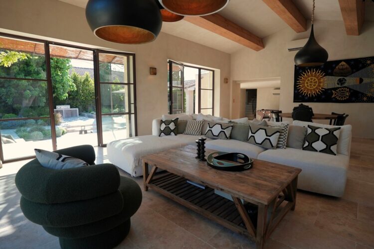 Le Mas Mouton Luxus Ferienhaus Provence Mieten Couch