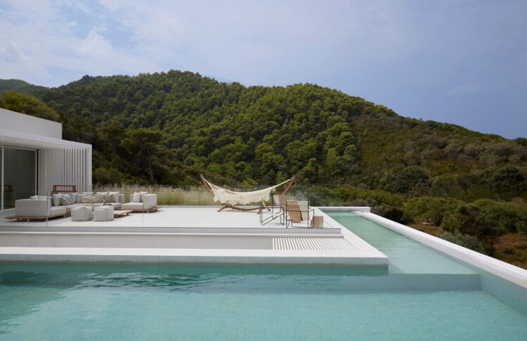 Ligaries Beach Villa Luxus Ferienhaus Skiathos Griechenland Mieten Terrasse