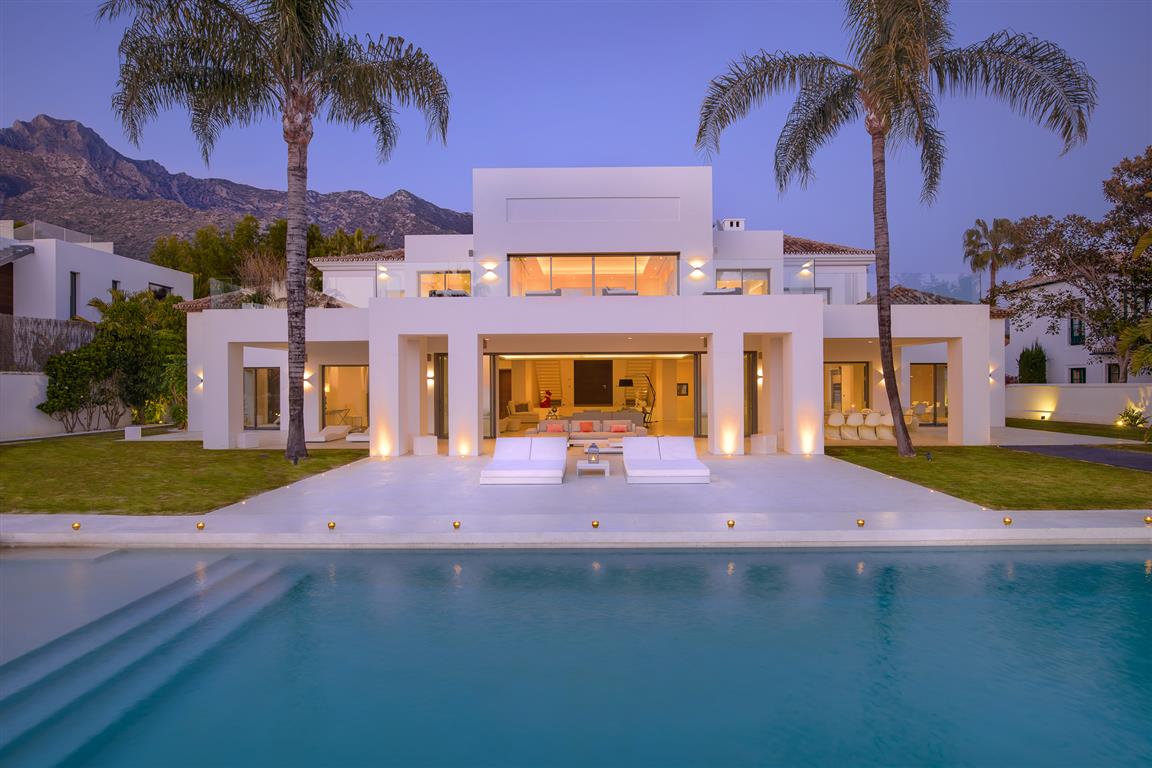 Villa Bliss | Modernes Ferienhaus Marbella 12 Personen | Landmark