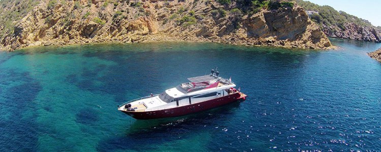 Luxus Yacht Chartern - Figi Guy Couach