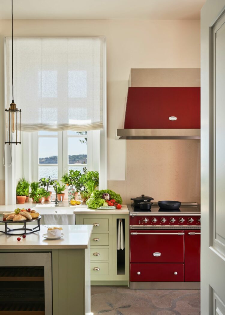 Luxusvilla Red Chalet Küche Meerblick