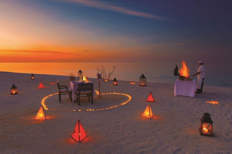 Malediven Atmosphere Kanifushi Private Sunset Beach Dinner