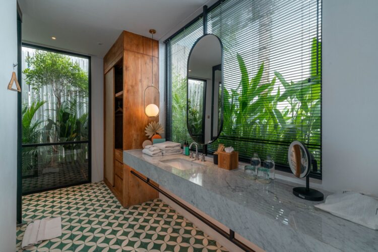 Mandala Oasis Canggu Bali – Regenwalddusche Und Naturstein Wände