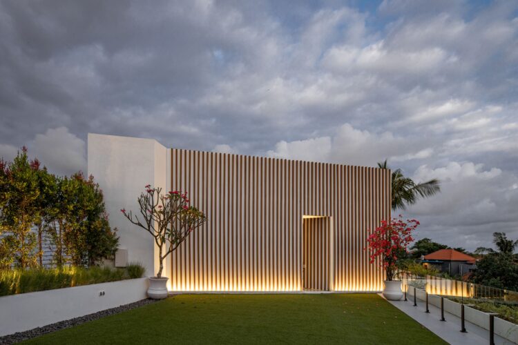 Mandala Oasis Canggu Bali – Yoga Deck Im Garten Mit Morgenlicht