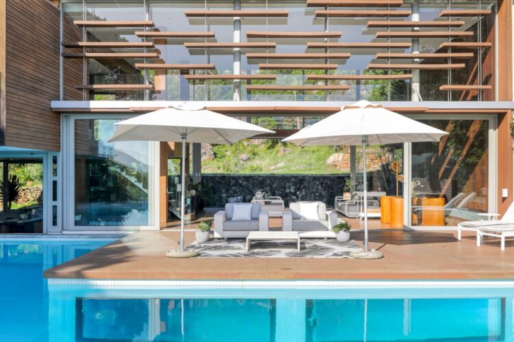 Modern Design Hideaway Luxus Ferienvilla Kapstadt Mieten Terrasse