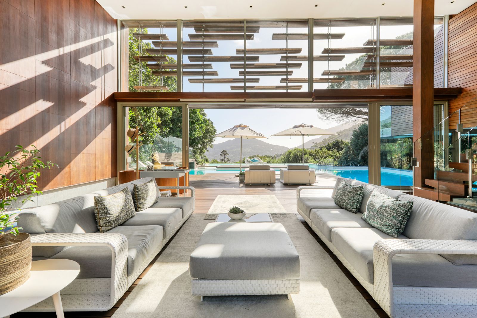 Modern Design Hideaway Luxus Ferienvilla Kapstadt Mieten Wohnbereich
