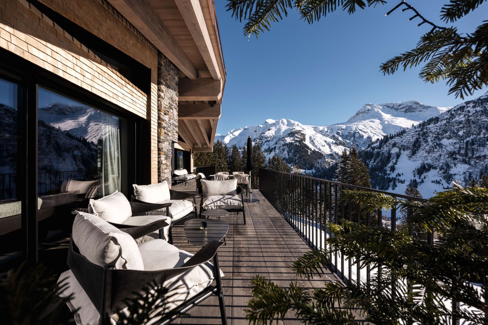 Modern Hideaway Oberlech Exklusives Ski Chalet Österreich Ausblick