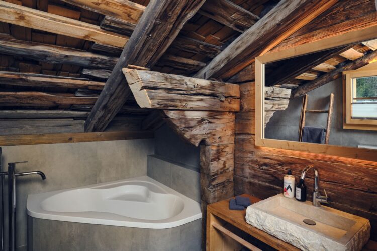 Mountain Chalet Gstaad Luxus Ferienhaus Schweiz Mieten Bad