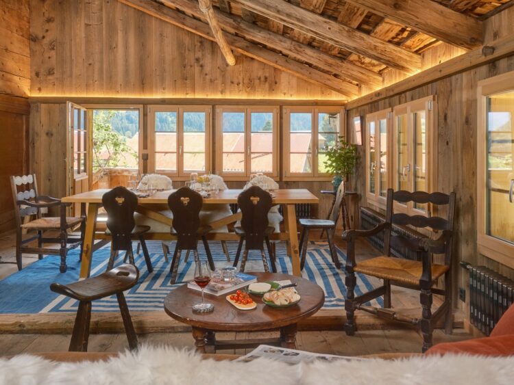 Mountain Chalet Gstaad Luxus Ferienhaus Schweiz Mieten Essen