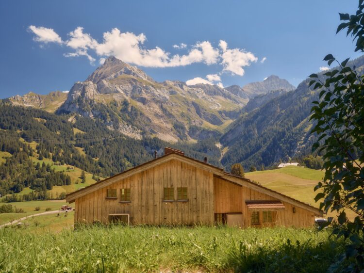 Mountain Chalet Gstaad Luxus Ferienhaus Schweiz Mieten Slider