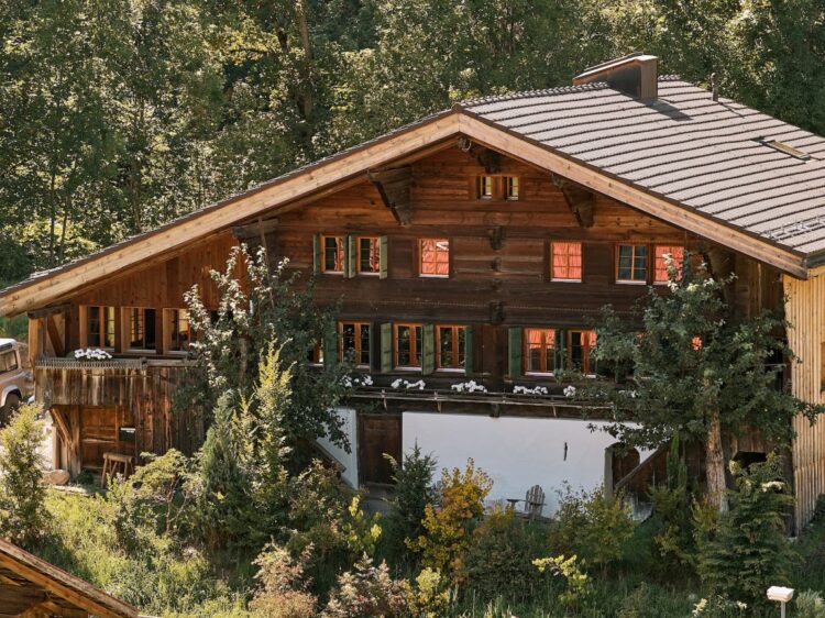 Mountain Chalet Gstaad Luxus Ferienhaus Schweiz Mieten Sommer