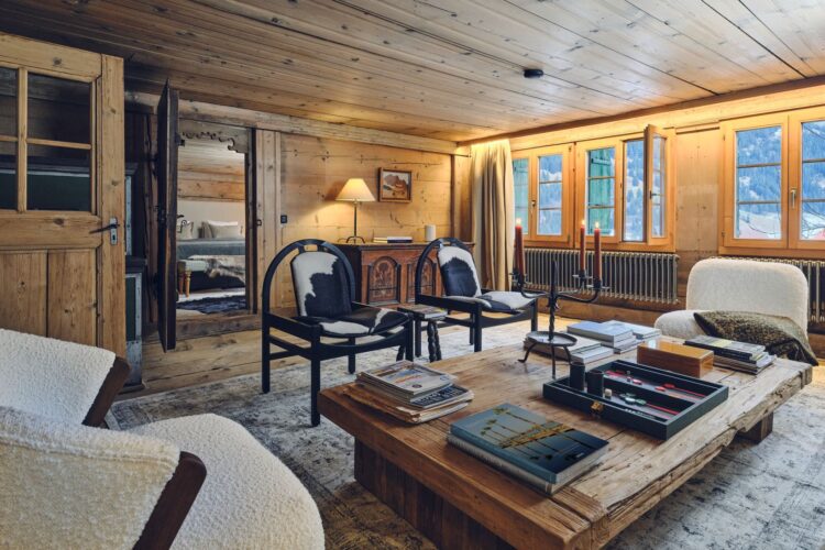 Mountain Chalet Gstaad Luxus Ferienhaus Schweiz Mieten Wohnzimmer