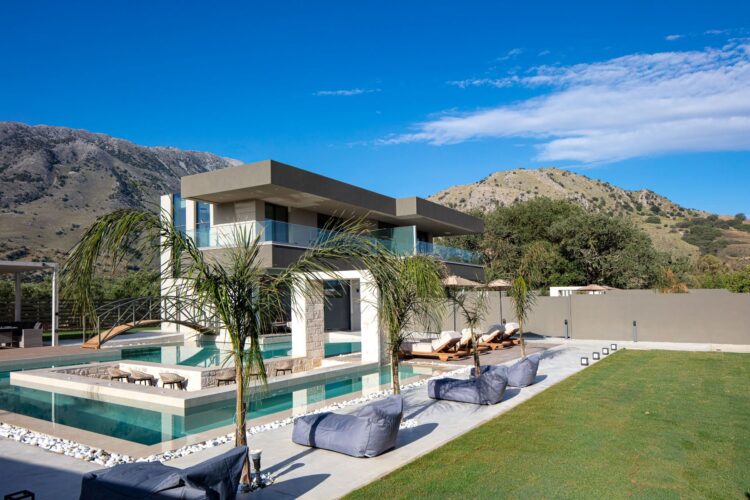 Nature Retreat Luxuriöses Ferienhaus Kreta Mit Pool Mieten Rasen