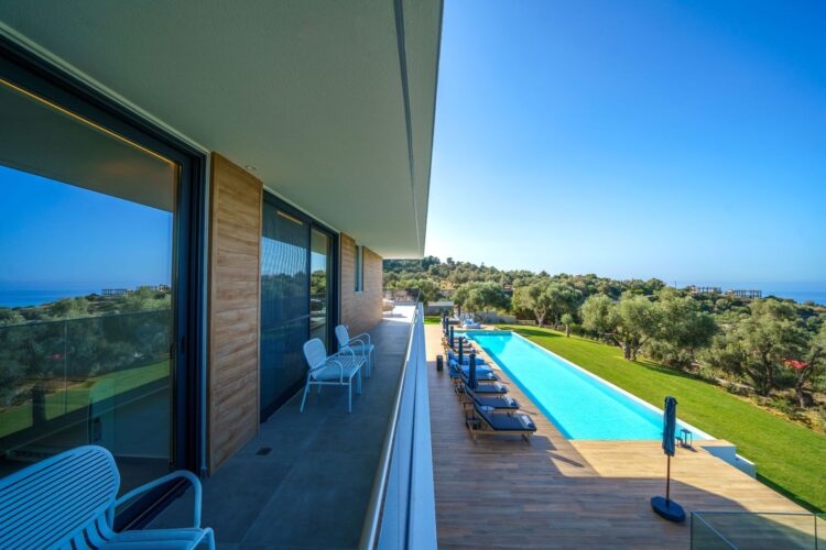 Opulence Villa Luxus Ferienhaus Kreta Mieten Balkon
