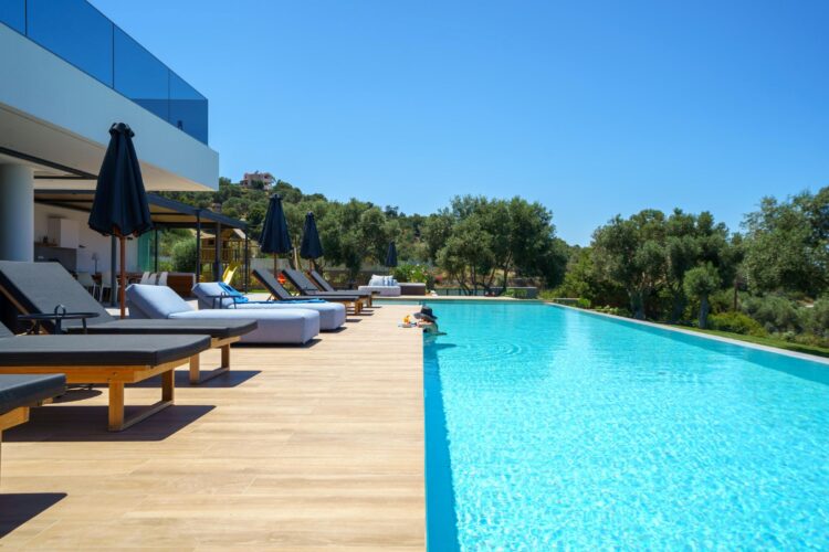 Opulence Villa Luxus Ferienhaus Kreta Mieten Pool Area