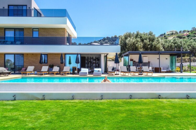 Opulence Villa Luxus Ferienhaus Kreta Mieten Poolbereich