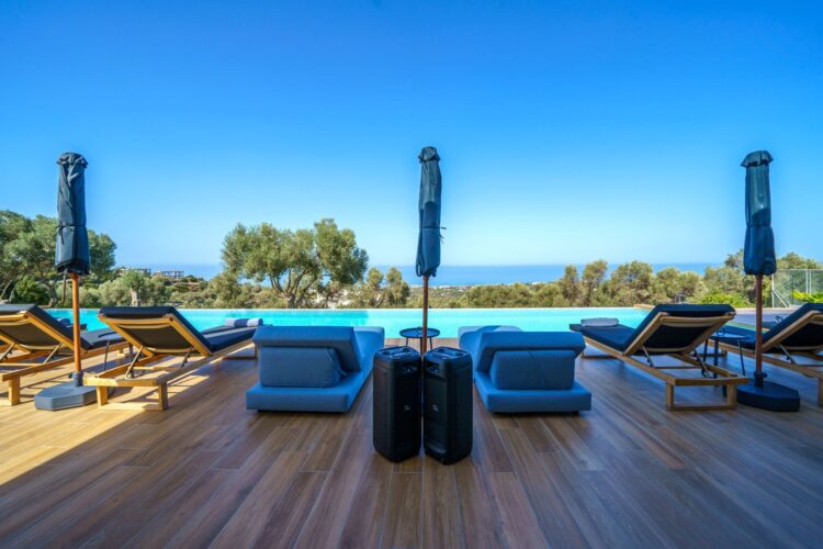 Opulence Villa Luxus Ferienhaus Kreta Mieten Pooldeck