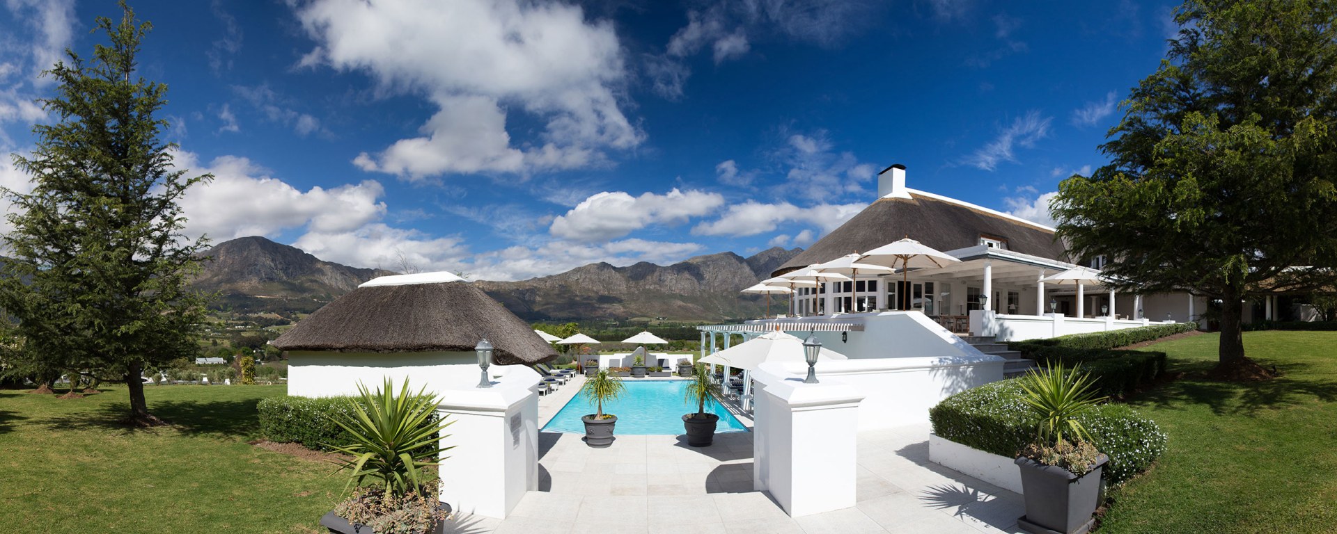 Mont Rochelle - Outdoor Pool Panorama