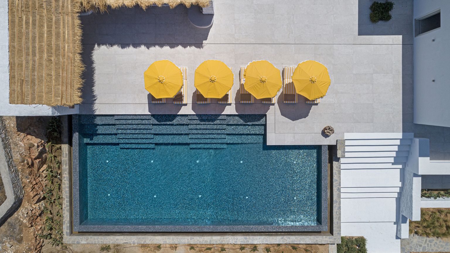 Parasporos View Villa Luxus Ferienhaus Paros Griechenland Mieten Drohne