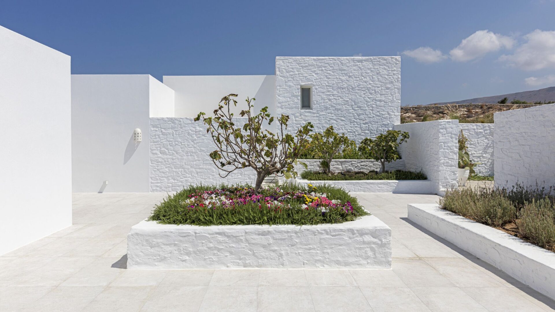 Parasporos View Villa Luxus Ferienhaus Paros Griechenland Mieten Innenhof