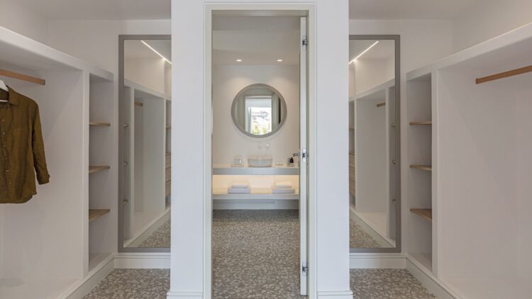 Parasporos View Villa Luxus Ferienhaus Paros Griechenland Mieten Kleiderschrank