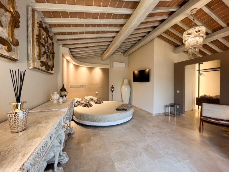 Pieve Valle Di Cecina Luxus Ferienhaus Toskana Mieten Rundbett