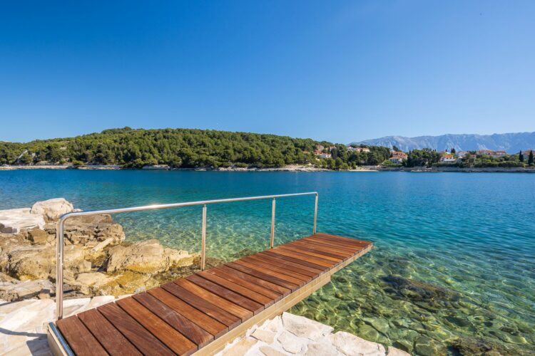 Sefront Villa Brac Luxus Ferienhaus Kroatien Mieten Bootsanleger