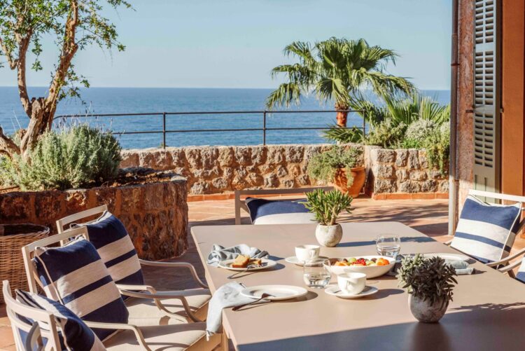 Sa Terra Rotja Luxus Finca Mallorca Mieten Outdoor Esstisch