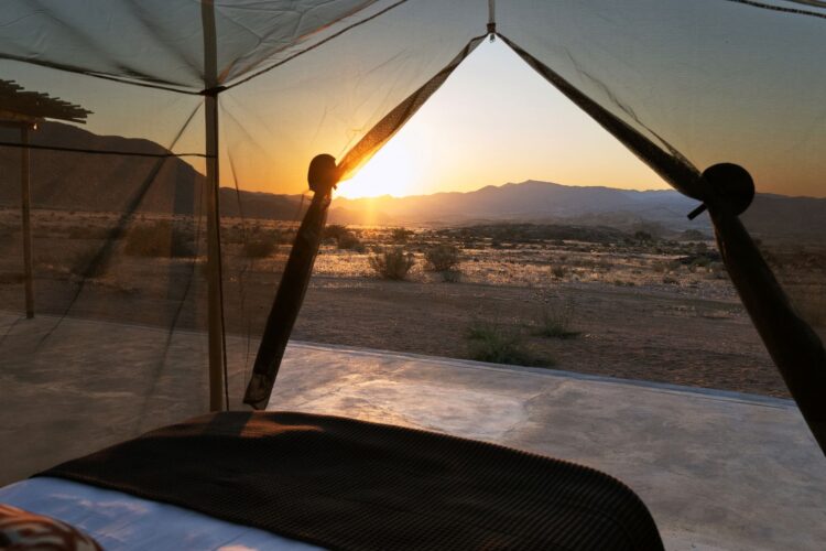 Sandfontein Lodge Namibia Luxus Lodge Mieten Außenbett