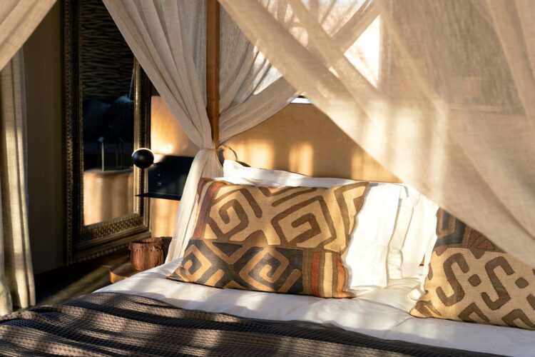 Sandfontein Lodge Namibia Luxus Lodge Mieten Kissen