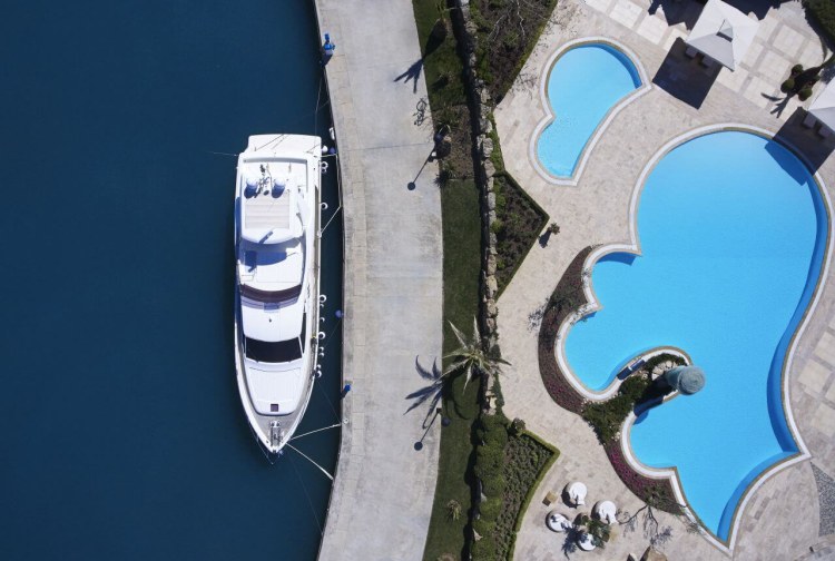 Sani Asterias - Yacht und Pool