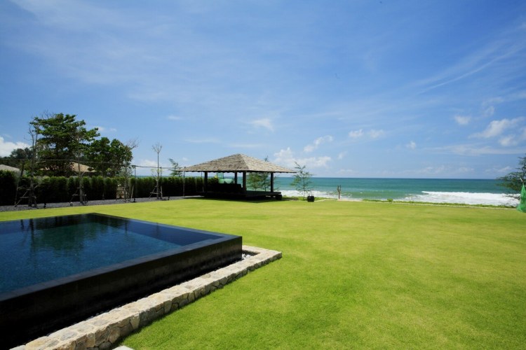 Sava Natai Beach Phuket Garten
