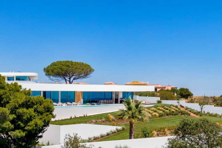 Sea Light Villa One Luxus Ferienvilla Algarve Portugal Ansicht Mit Garten