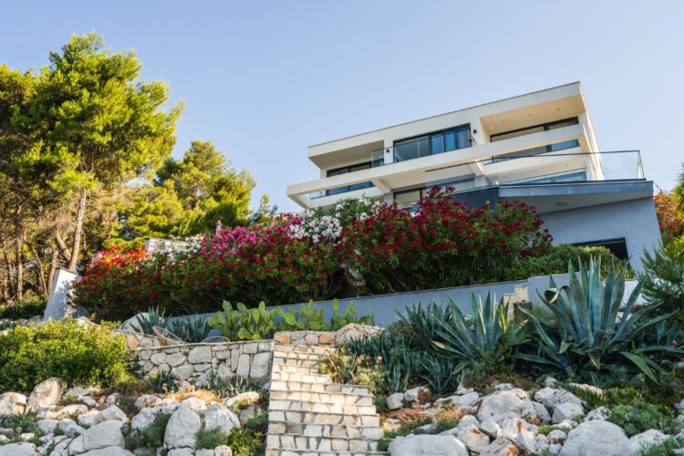 Sea Villa Korcula Luxus Ferienhaus Kroatien Mieten Blumen