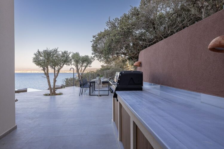 Seafront Dream Luxus Ferienhaus Kreta Am Meer Mieten Außenküche