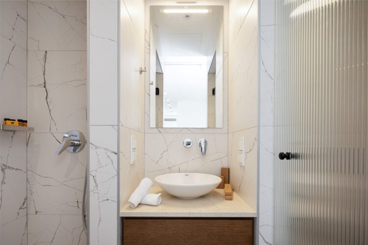 Seafront Dream Villa Luxus Ferienhaus Kreta Mieten Dusche