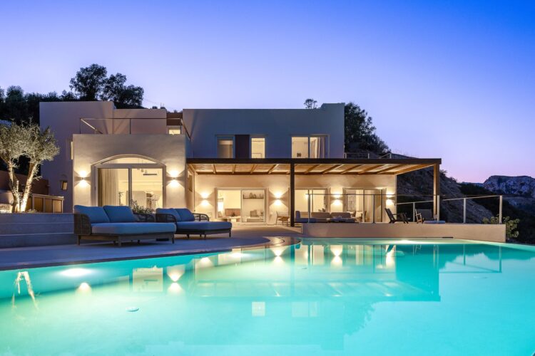 Seafront Dream Villa Luxus Ferienhaus Kreta Mieten Pool By Night