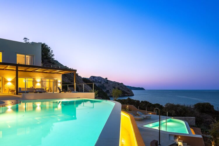 Seafront Dream Villa Luxus Ferienhaus Kreta Mieten Abends
