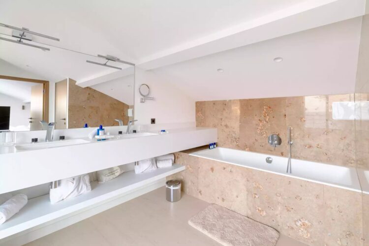 Seafront Villa Cassis Luxus Ferienhaus Badezimmer