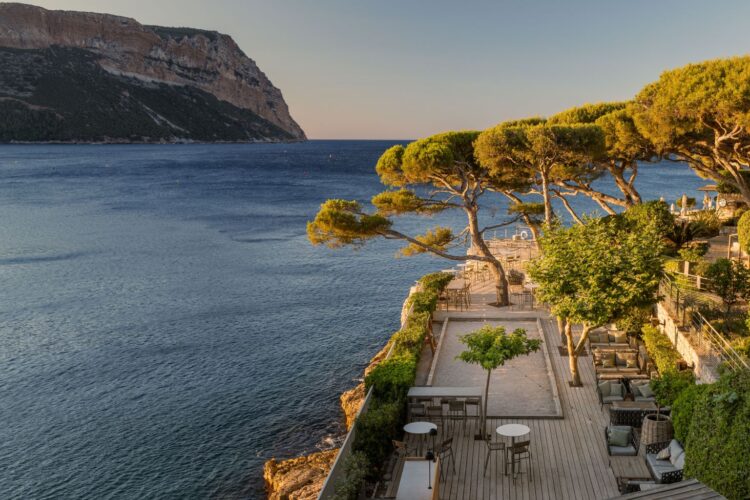 Seafront Villa Cassis Luxus Ferienhaus Südfrankreich Mieten Restaurant Le Petanque